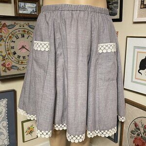 70s Vintage "The Golddiggers" Gray Skirt with Two Pockets & Lace Trim Size XL